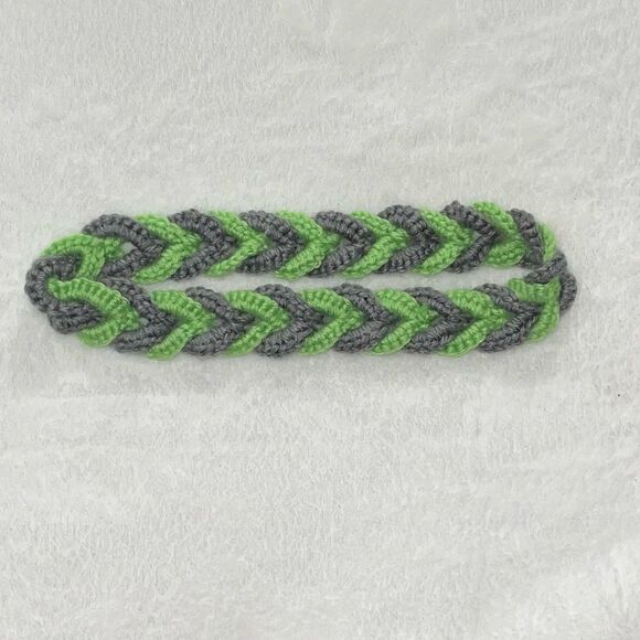 Handmade crochet braided headband - Picture 1 of 3